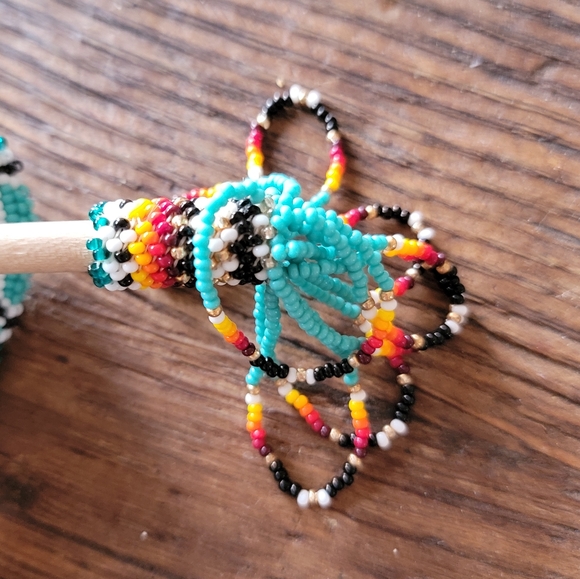 Stunning Native America Hand Beaded Hair Clasp Accessory With Leather Backing - Picture 4 of 8